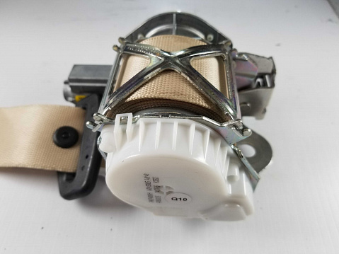 MERCEDES-BENZ Seat Belt Pretensioner Retractor Part #A20486010868L40