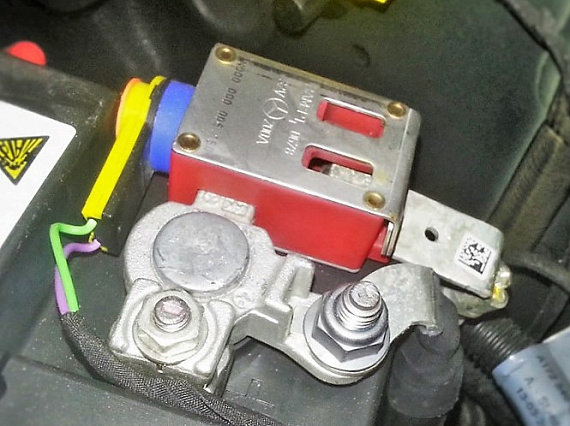 Mercedes CLS500 (2005-2022) Positive Battery Overload Crash Pyro-Fuse Disconnect Terminal Repair